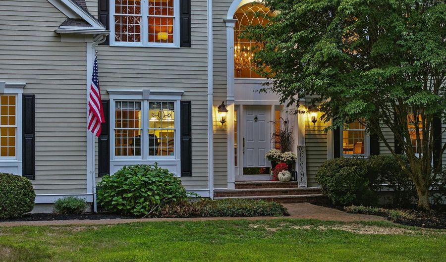 4 Brushwood Dr, Atkinson, NH 03811 - 4 Beds, 3 Bath