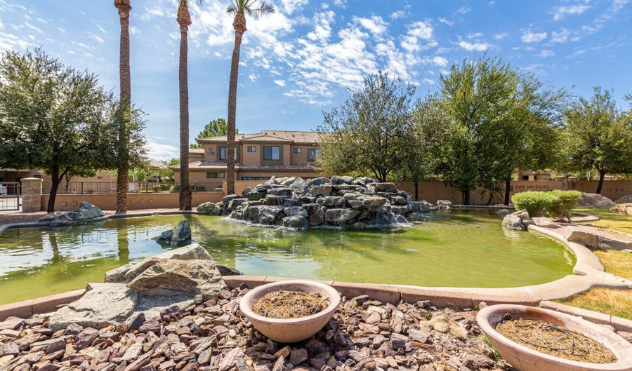 705 W QUEEN CREEK Rd 1073, Chandler, AZ 85248 - 2 Beds, 2 Bath