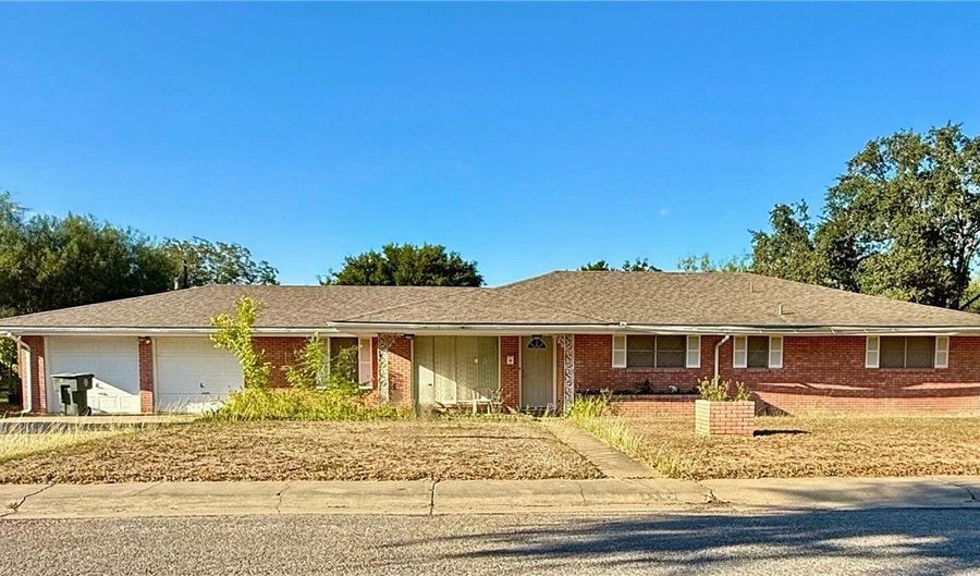 1109 Cynthia Dr, Alice, TX 78332 - 3 Beds, 2 Bath