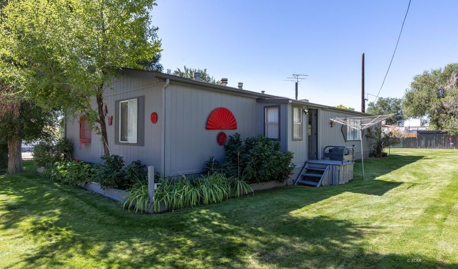 402 W Cedar St, Carlin, NV 89822 - 3 Beds, 2 Bath