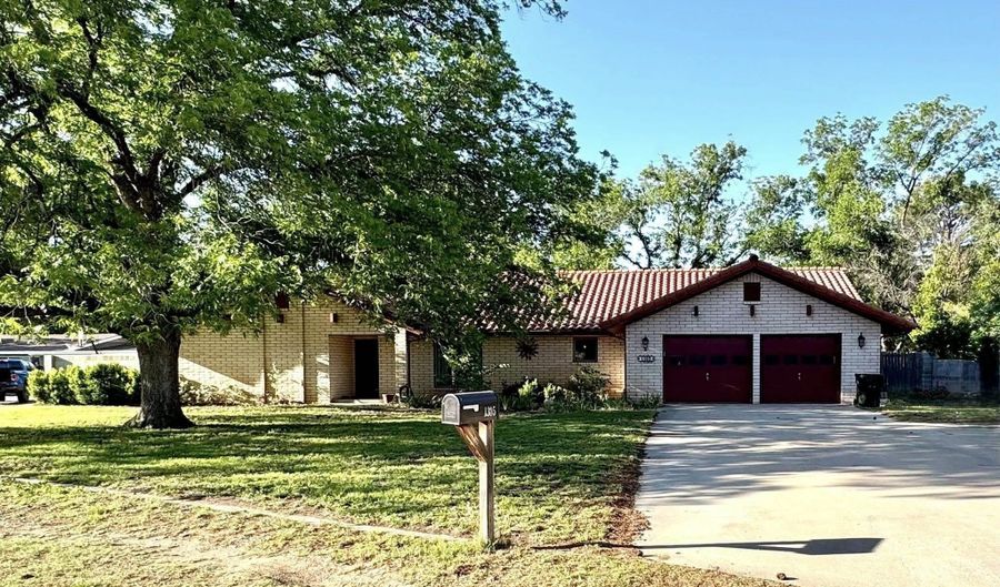 1305 S Country Club Cir, Carlsbad, NM 88220 - 3 Beds, 2 Bath