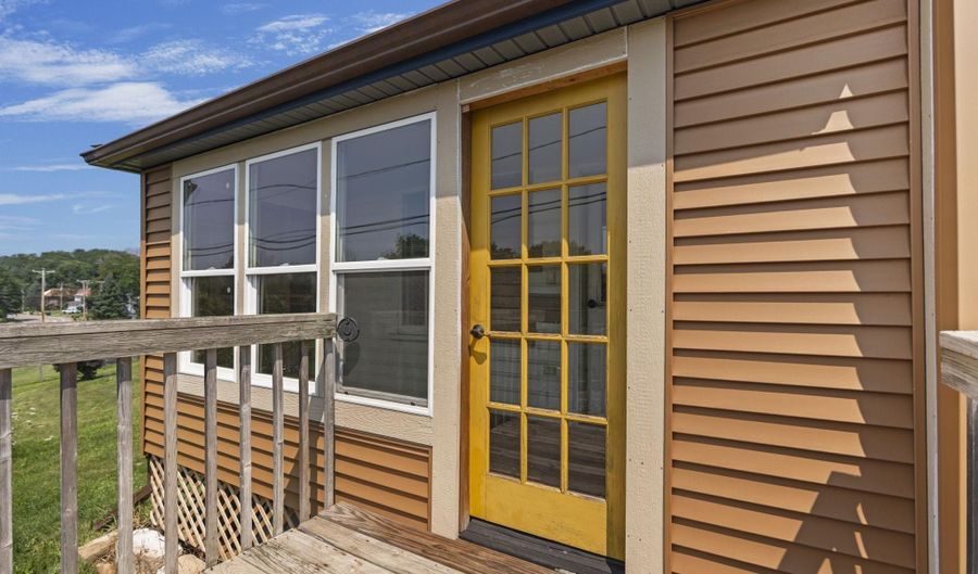 402 E Broadway, Rock Springs, WI 53961 - 2 Beds, 1 Bath