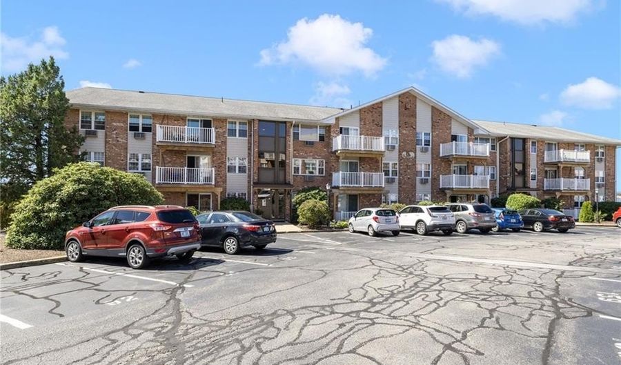 37 Bullocks Point Ave 3C, East Providence, RI 02915 - 2 Beds, 2 Bath