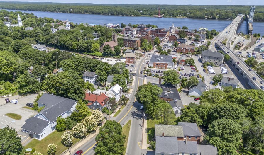 141 Centre St, Bath, ME 04530 - 5 Beds, 3 Bath