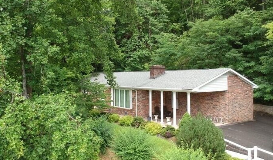 501 King St, Appalachia, VA 24216 - 3 Beds, 2 Bath
