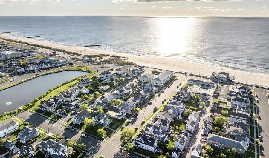 39 E End Ave, Avon By The Sea, NJ 07717 - 4 Beds, 2 Bath