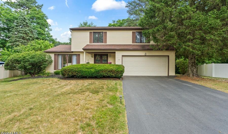7 Hawthorn Cir, Albany, NY 12203 - 3 Beds, 3 Bath