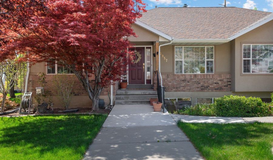 3957 W HONEY LOCUST Ln, Cedar Hills, UT 84062 - 5 Beds, 6 Bath