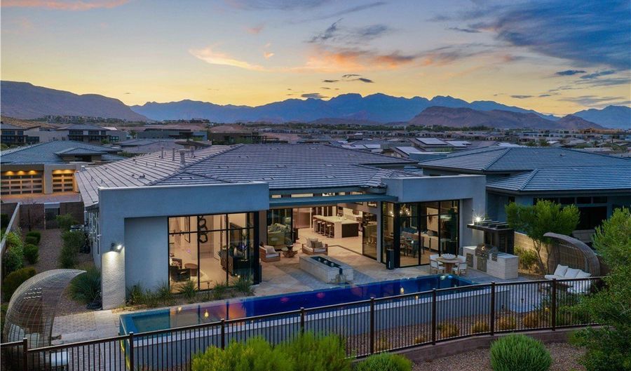10932 White Clay Dr, Las Vegas, NV 89135 - 3 Beds, 4 Bath