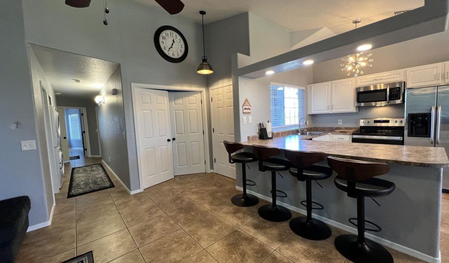 255 S KYRENE Rd 231, Chandler, AZ 85226 - 3 Beds, 2 Bath
