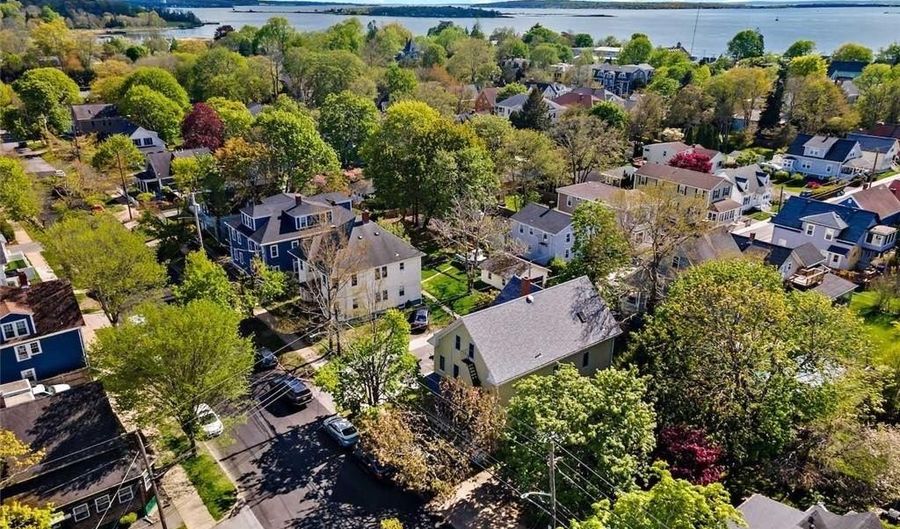 183 Wood St 3, Bristol, RI 02809 - 2 Beds, 1 Bath