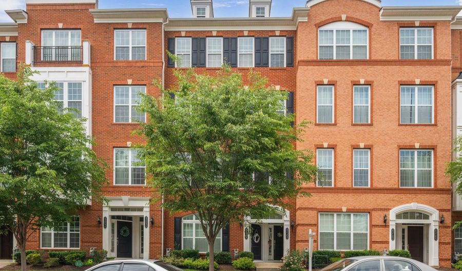 43100 THOROUGHFARE GAP Ter, Ashburn, VA 20148 - 3 Beds, 3 Bath