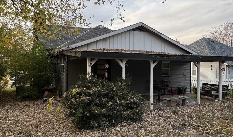 1117 S Brady St, Attica, IN 47918 - 3 Beds, 2 Bath