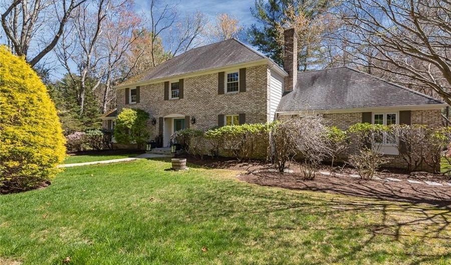 1340 Waterford Dr, East Greenwich, RI 02818 - 4 Beds, 3 Bath