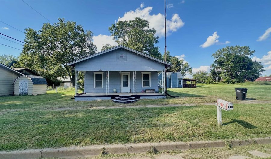 410 E Taylor Ave, Arkansas City, KS 67005 - 2 Beds, 1 Bath