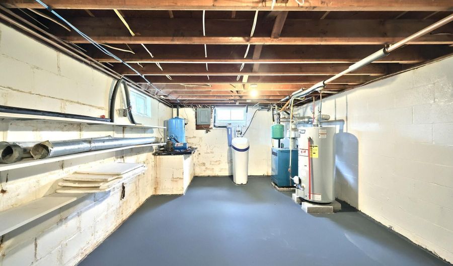 7469 LINCOLN Hwy, Abbottstown, PA 17301 - 2 Beds, 1 Bath