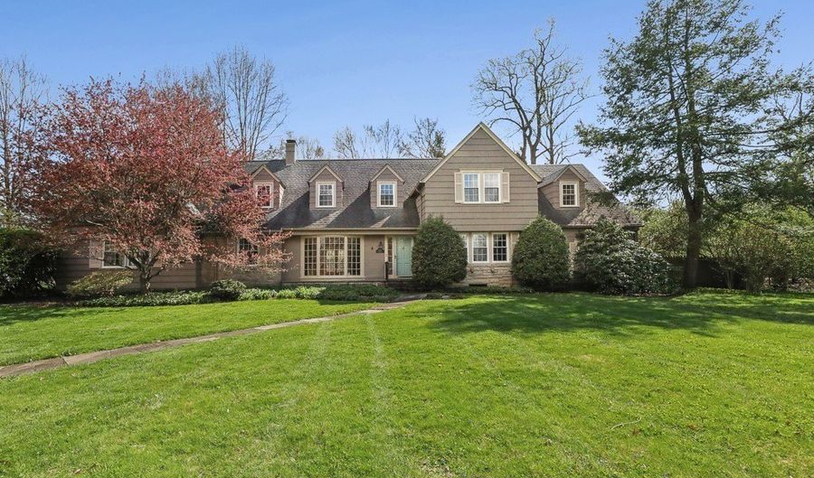1134 Glamorgan St, Alliance, OH 44601 - 4 Beds, 5 Bath