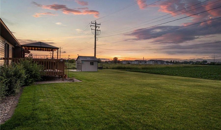 2908 5th Ave SW, Austin, MN 55912 - 3 Beds, 3 Bath