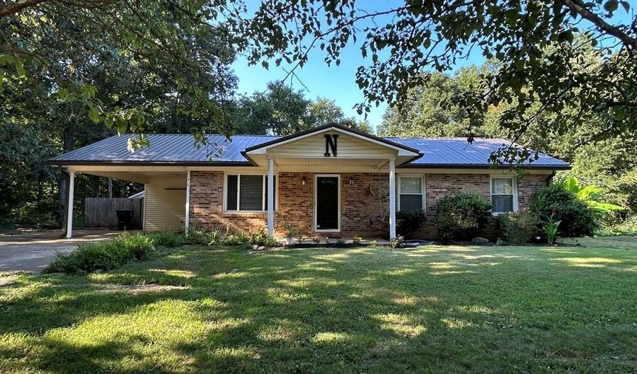 106 SHORE Dr, Big Sandy, TN 38221 - 3 Beds, 2 Bath