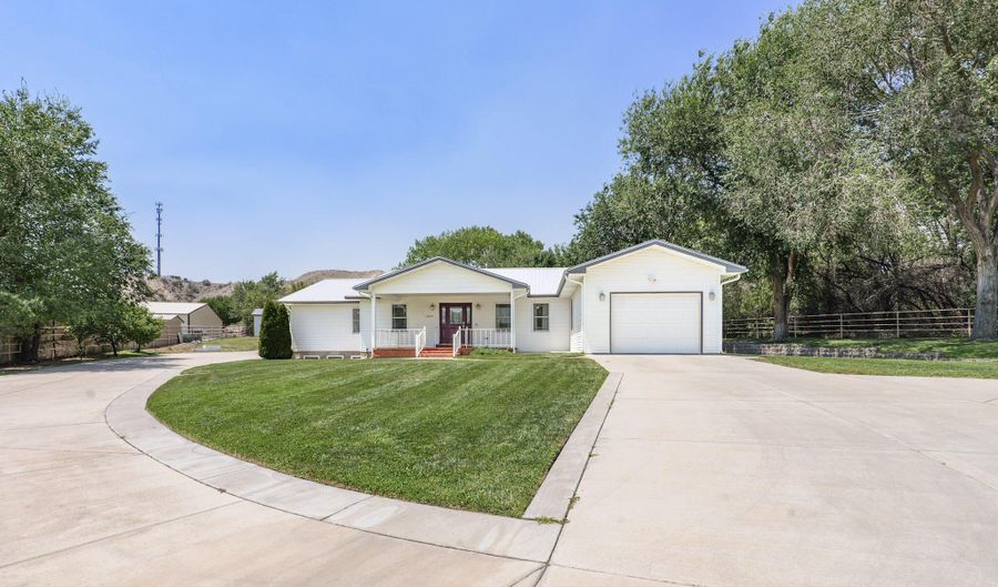 1205 N CHAPARRAL Ln, Bloomfield, NM 87413 - 4 Beds, 5 Bath