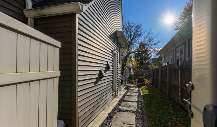 69-71 W 36TH St, Bayonne, NJ 07002 - 5 Beds, 3 Bath