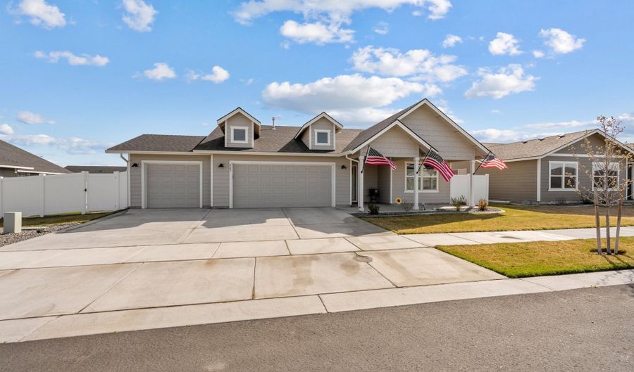 205 RIVER RIDGE Dr, Boardman, OR 97818 - 3 Beds, 2 Bath