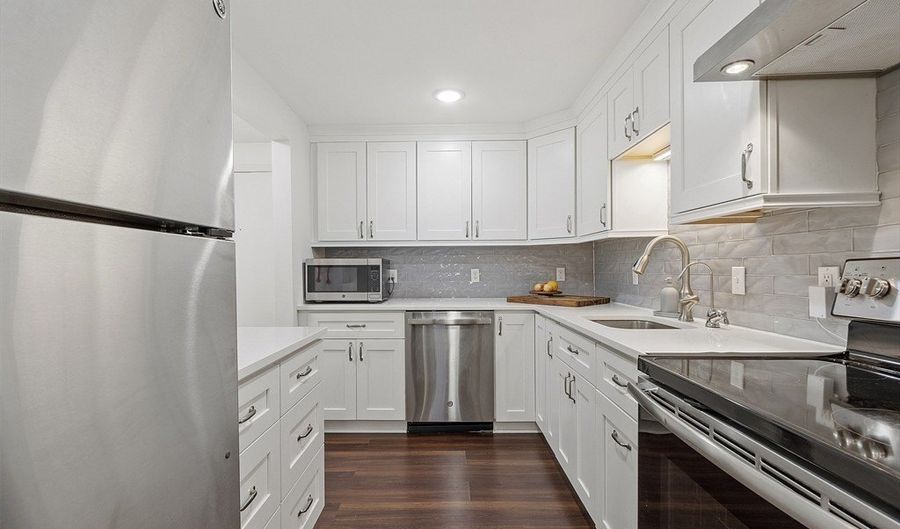 5 Elm St 2, Acton, MA 01720 - 2 Beds, 2 Bath