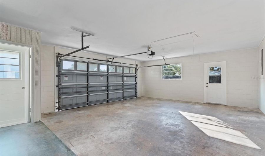 812 ARLINGTON Blvd, Altamonte Springs, FL 32701 - 4 Beds, 3 Bath