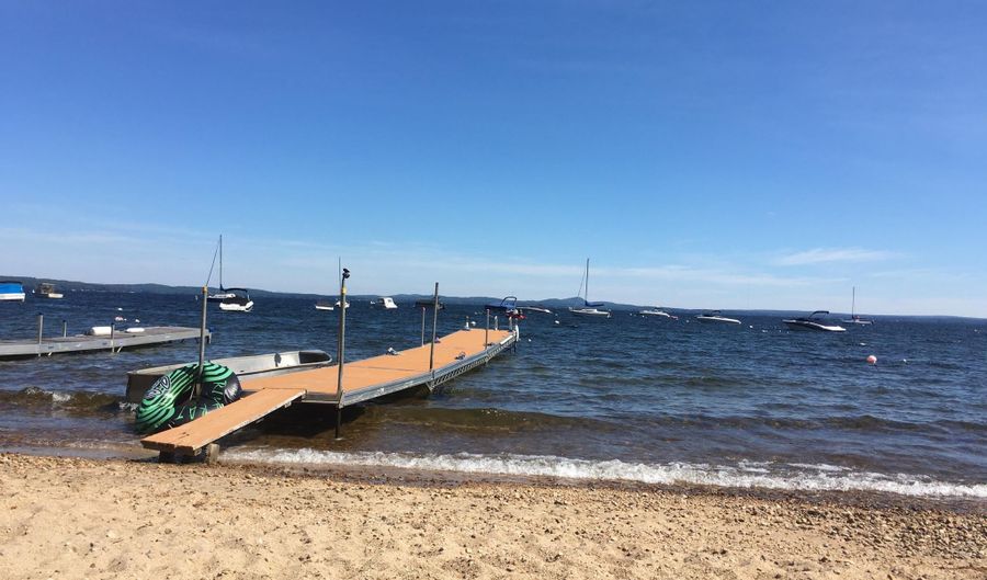18 Julian St, Sebago, ME 04029 - 2 Beds, 1 Bath