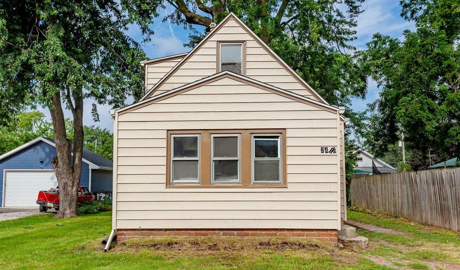 2416 E 38th Ct, Des Moines, IA 50317 - 1 Beds, 1 Bath