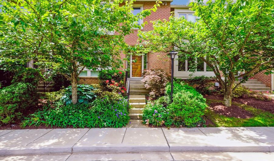 21 VALERIAN Ct, Rockville, MD 20852 - 3 Beds, 5 Bath