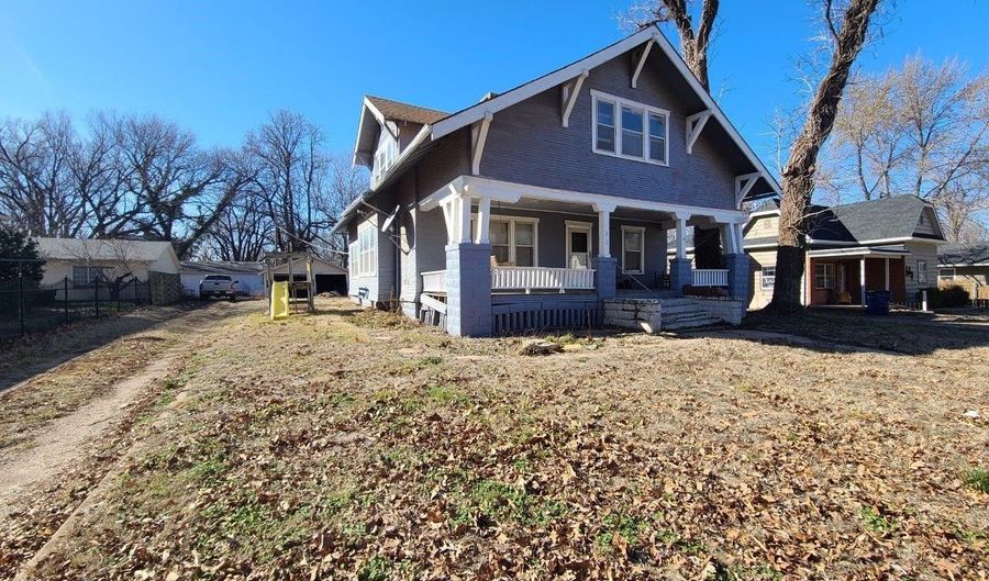 212 S 7th St, Conway Springs, KS 67031 - 5 Beds, 2 Bath