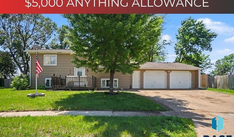 916 S Patrician Ct, Brandon, SD 57005 - 3 Beds, 2 Bath