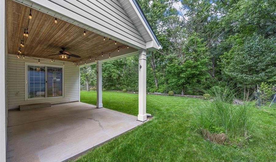 1525 Carriage Bridge Trl, Ballwin, MO 63021 - 4 Beds, 4 Bath