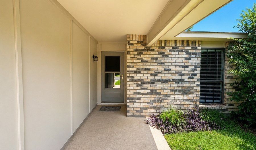805 Circle Cove Dr, Allen, TX 75002 - 3 Beds, 2 Bath