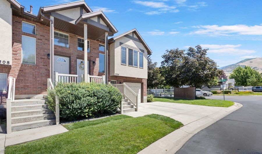 204 W LYMAN, Bountiful, UT 84010 - 3 Beds, 2 Bath