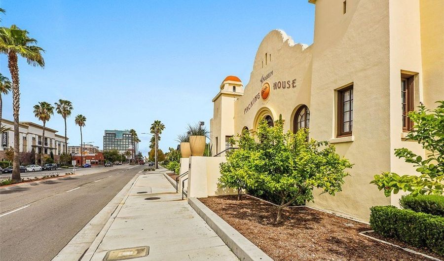 553 S Kroeger St, Anaheim, CA 92805 - 1 Beds, 2 Bath