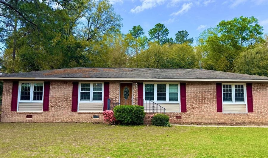 195 Colonial Dr, Barnwell, SC 29812 - 4 Beds, 2 Bath