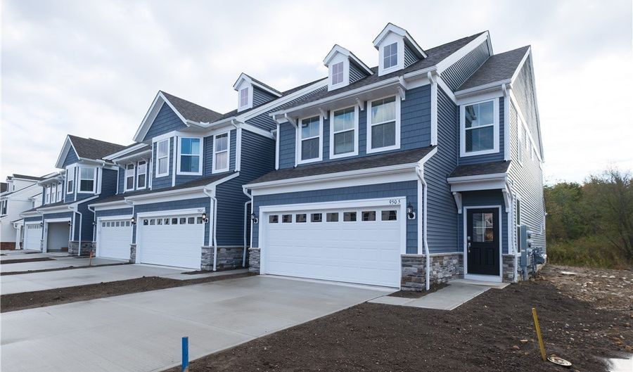 950-5 Memory Ln, Aurora, OH 44202 - 3 Beds, 3 Bath
