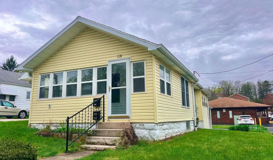 108 E 15th St, Bloomington, IN 47408 - 3 Beds, 2 Bath