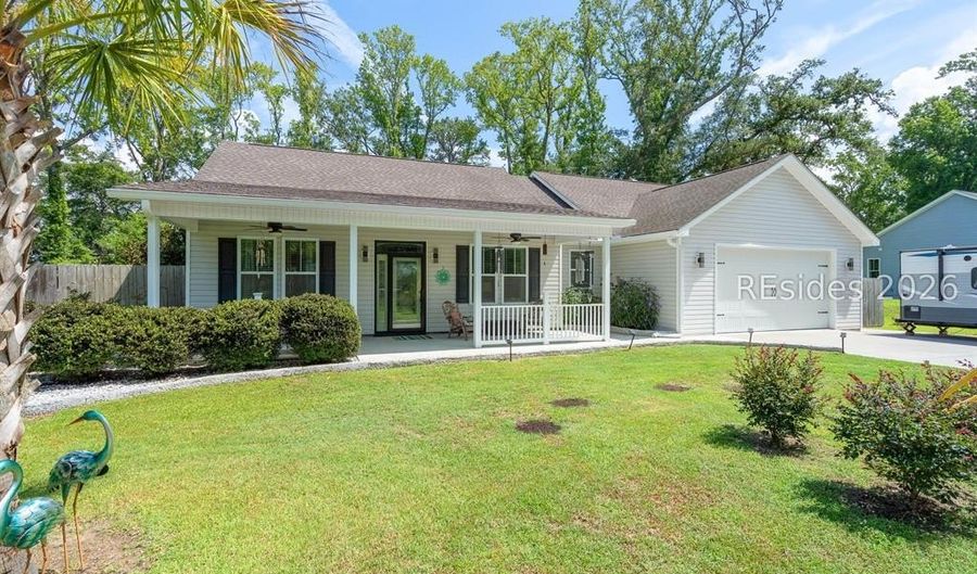 5005 Dogwood St, Beaufort, SC 29906 - 3 Beds, 2 Bath