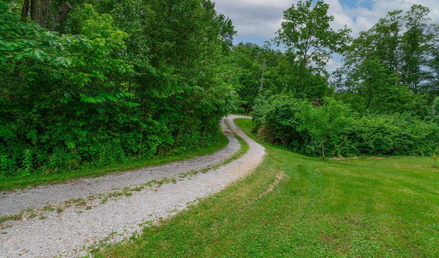 9382 Royal Oak Dr, Alexandria, KY 41001 - 3 Beds, 3 Bath