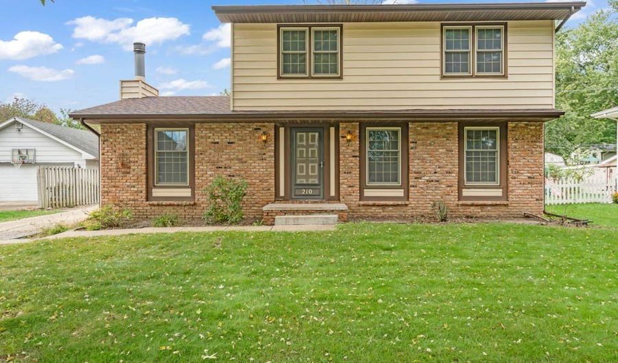 210 11th Ave SW, Altoona, IA 50009 - 3 Beds, 2 Bath