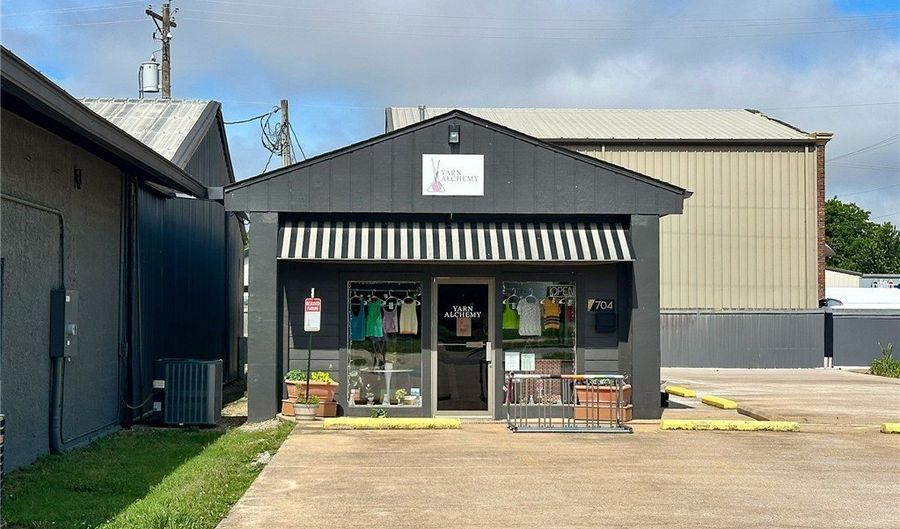 704 S Main St, Bentonville, AR 72712 - 0 Beds, 0 Bath