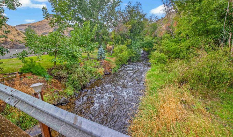 8385 Asotin Creek Rd, Asotin, WA 99402 - 2 Beds, 2 Bath