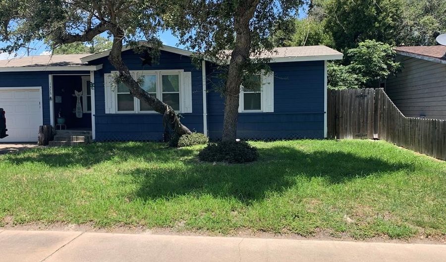 1375 Oak Park, Aransas Pass, TX 78336 - 2 Beds, 2 Bath