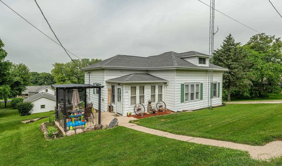 312 N Green St, Argyle, WI 53504 - 3 Beds, 1 Bath