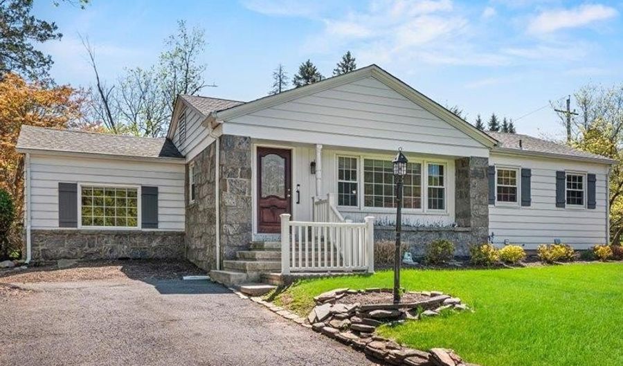 76 S Airmont Rd, Airmont, NY 10901 - 5 Beds, 2 Bath