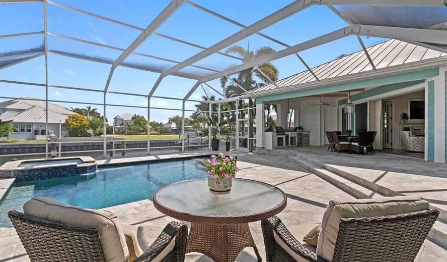 625 BALIBAY Rd, Apollo Beach, FL 33572 - 4 Beds, 5 Bath