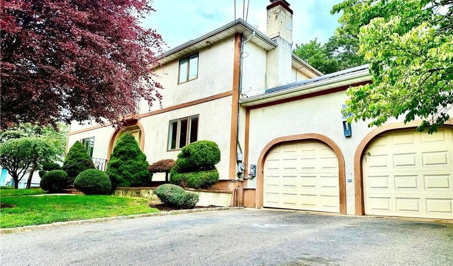 74 Plymouth Rd, East Providence, RI 02914 - 3 Beds, 2 Bath